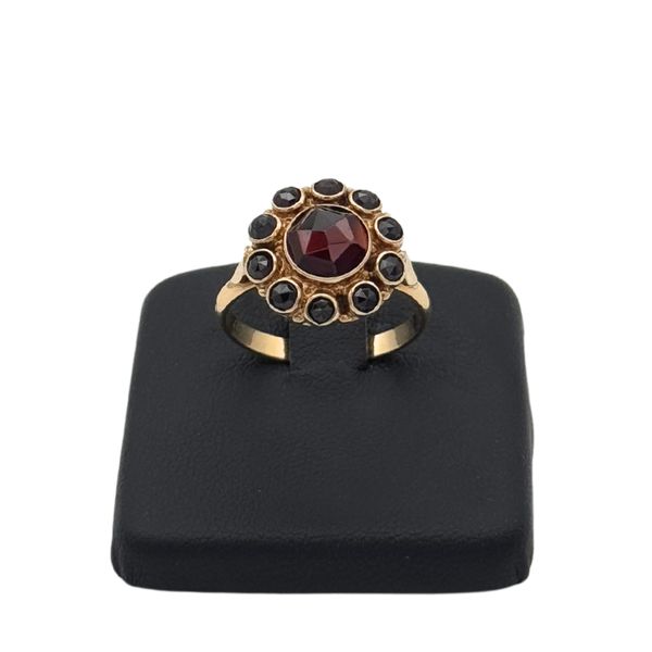 Vintage 14K Yellow Gold Garnet Ring