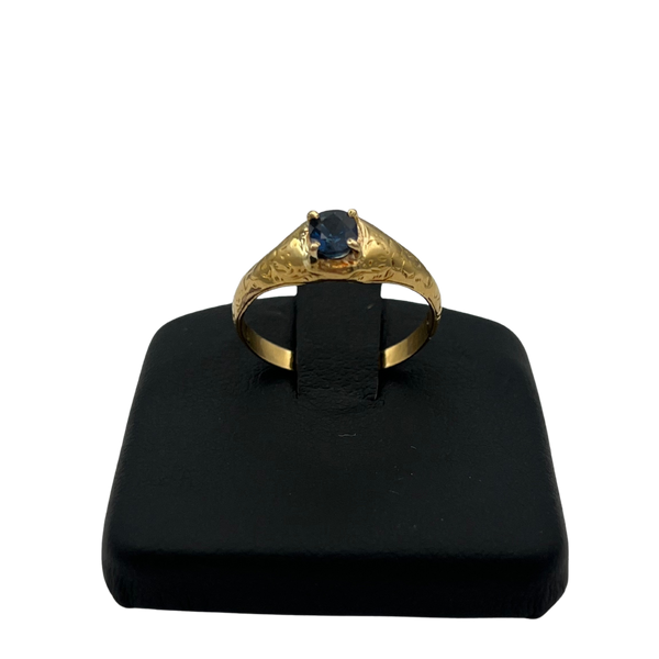 Vintage French 0.45ct Sapphire Ring with Floral Engraving in 18k Yellow Gold - Daisy exclusive jewellers