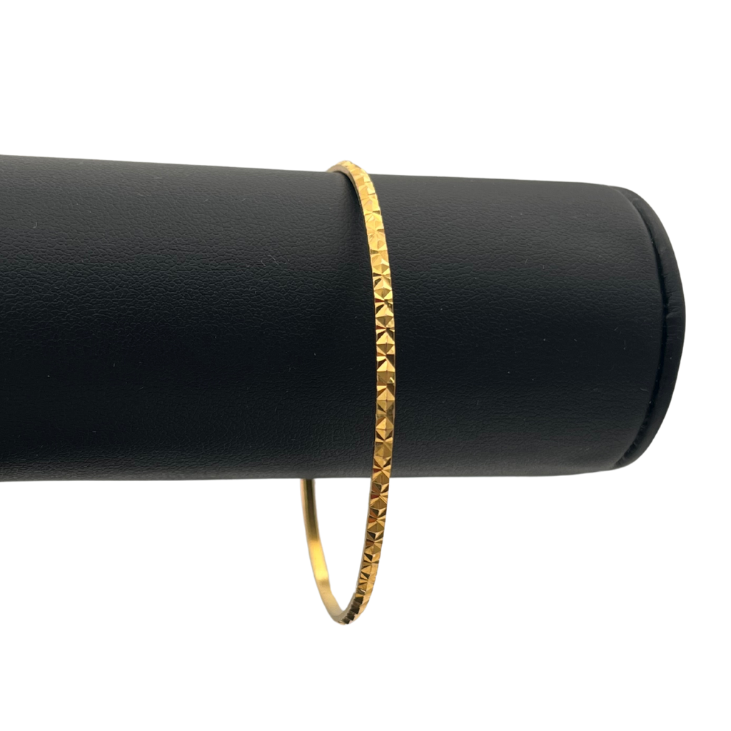 Vintage solid 21k gold bangle with diamond cut motif - Daisy Exclusive Jewellers