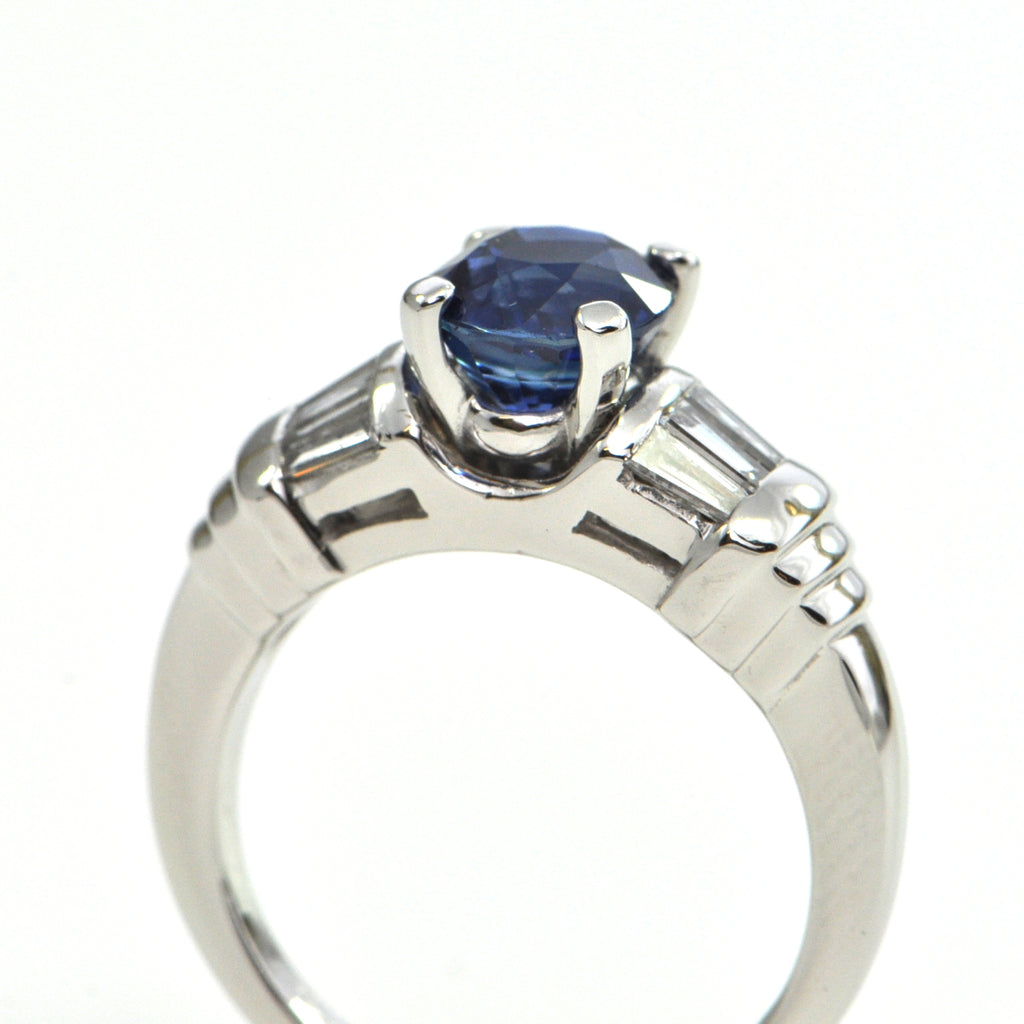 2.1 CT Sapphire and Diamond Platinum ring Modern - montreal estate jewellers