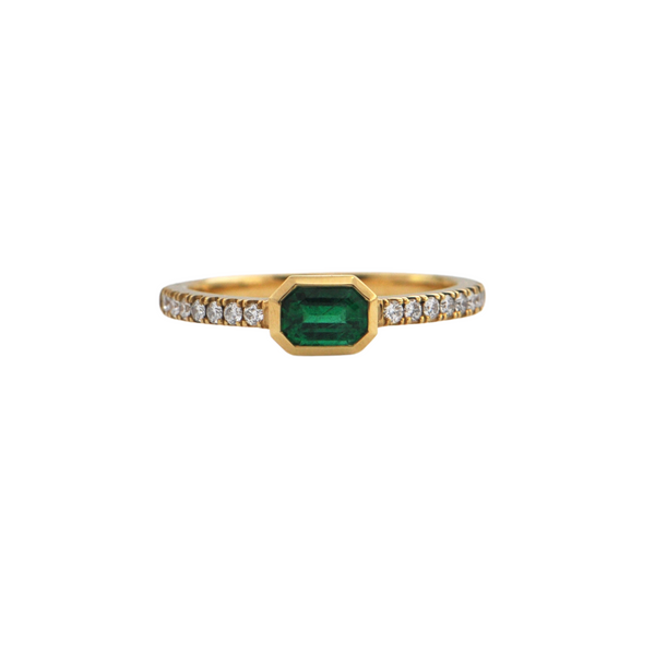 Daisy Exclusive Emerald and Diamond 22K Yellow Gold Ring + Montreal Estate Jewelers